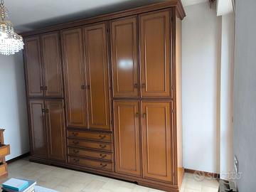 Camera stile classico in legno - armadio tamburato