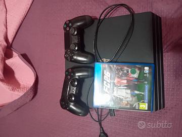 PlayStation 4 Pro 1TB + 2 Controller + Gioco FC 26