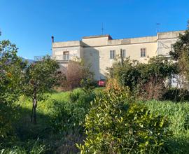 Porzione di fabbricato con giardino e deposito