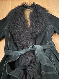 Elegante montone con collo in angola