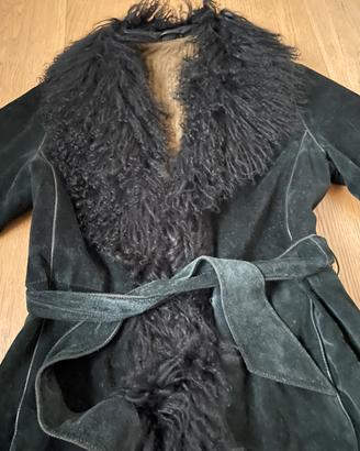 Elegante montone con collo in angola
