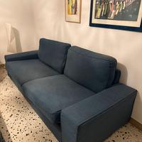 Divano blu in buone condizioni  con puff