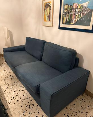 Divano blu in buone condizioni  con puff