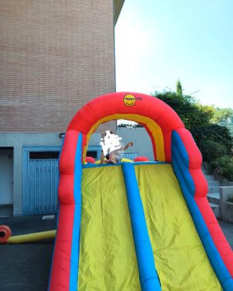 Gonfiabile con scivolo