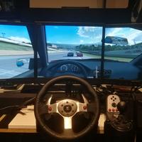 Postazione triplo monitor triple screen simulatore