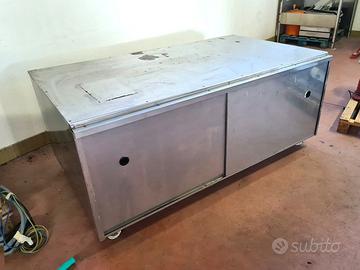 tavolo armadiato inox con base forata usato