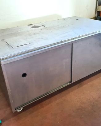 tavolo armadiato inox con base forata usato