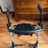 Girello deambulatore per anziani