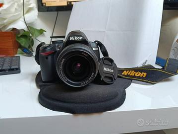 Reflex Nikon D3000 + AF-S DX 18-55 mm 