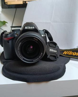 Reflex Nikon D3000 + AF-S DX 18-55 mm 