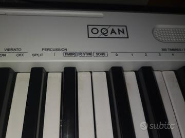 Tastiera  Oqan  modello QKB61WH. 