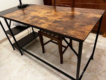 scrivania stile industriale