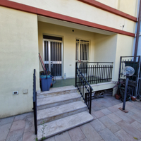 Casa indipendente con cortile e terrazza