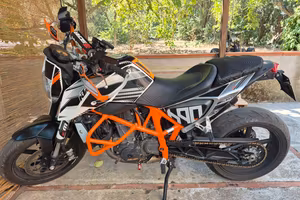 ktm duke 690