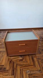 Comodino in vero legno robusto e piano in vetro