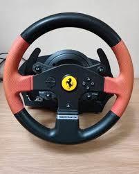 volante e pedaliera Ferrari 