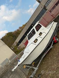 Scafo barca cabinato cantieri navali Livorno