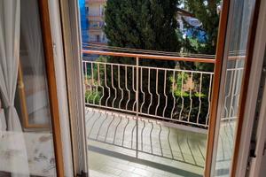 Ribassato dell' 8% privato vende trilocale,cantina