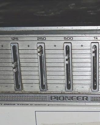 Equalizzatore Pioneer per autoradio