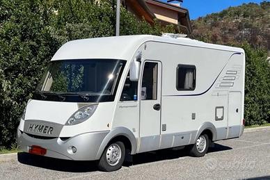 Parcheggio coperto per motorhome