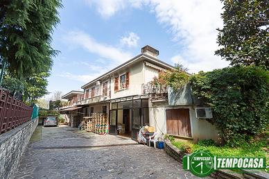 DUE ABITAZIONI DI 4 E 5 LOCALI PIU' BOX E MAGAZZIN