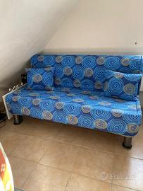 Divano letto 2 posti con rivestimento e cuscini