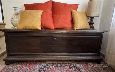 Cassapanca in noce XIX secolo