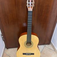 Chitarra con rispettiva custodia portatile