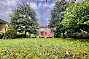 AMPIO TRILOCALE VICINO AL LAGO