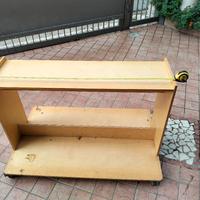 Scaffale con ruote 