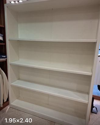 Mobile con scansie bianco