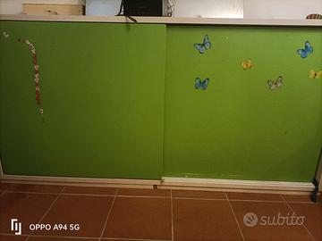 armadio e letto con cassetti 