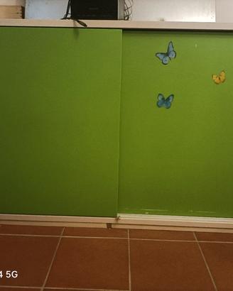 armadio e letto con cassetti 