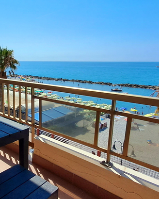 CASA ANNA VENTIMIGLIA appartamento fronte mare