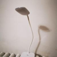 Lampada da scrivania con 3 tonalità di luce. 