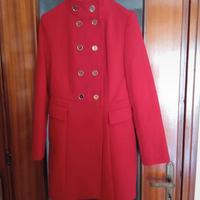 Cappotto rosso con bottoni colore oro Motivi donna