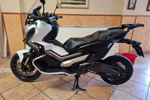 Honda x-adv 750 come nuova