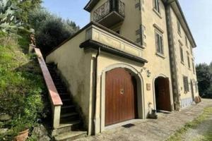 Villa di 10050 m² con più di 5 locali a Pescia