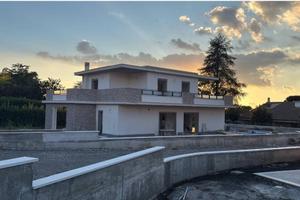 Villa di 135 m² con 4 locali a Grottaferrata