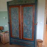 Armadio in legno dipinto Azzurro