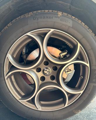 Cerchi in lega Alfa Romeo Stelvio 19 pollici