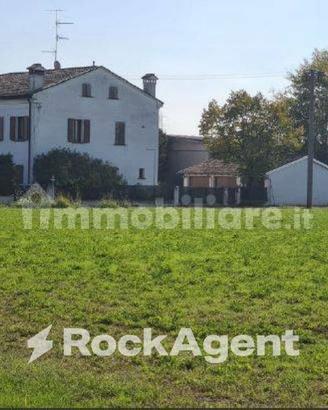 CASALE CON TERRENI IN VIA EX SCUOLE, GUALTIERI (RE