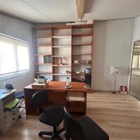 Capannone con ufficio e ampio parcheggio