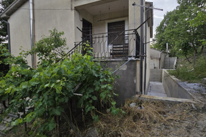 Fabbricato e terreni