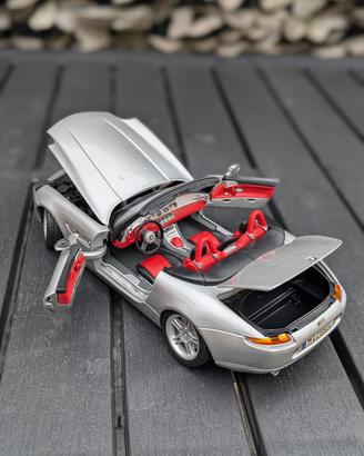 BMW Z8 Cabrio Burago 1/18  
