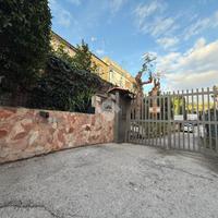 4 LOCALI A NAPOLI