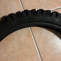 coppia di gomme tassellate 