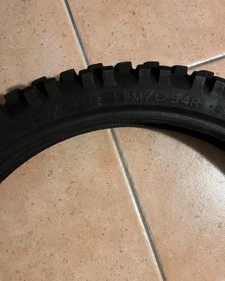 coppia di gomme tassellate 