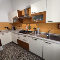 Cucina ad angolo panna & marrone