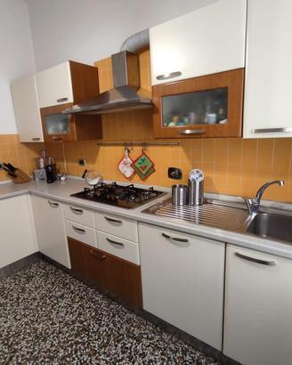 Cucina ad angolo panna & marrone